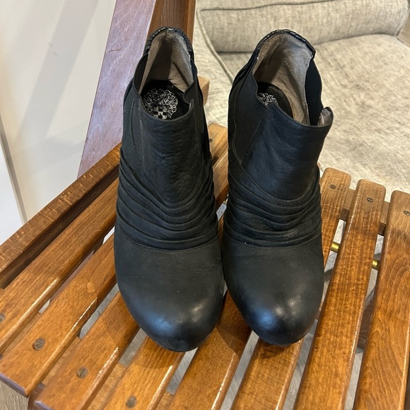 Vince Camuto Bronco Ankle Boots Shoes Womens Black Leather Booties Ruched 8.5 - Picture 3 of 8